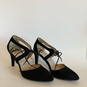 Fergalicious heels with tie